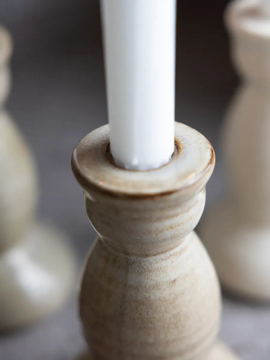 Närbild på Dalstorp ljusstake brun