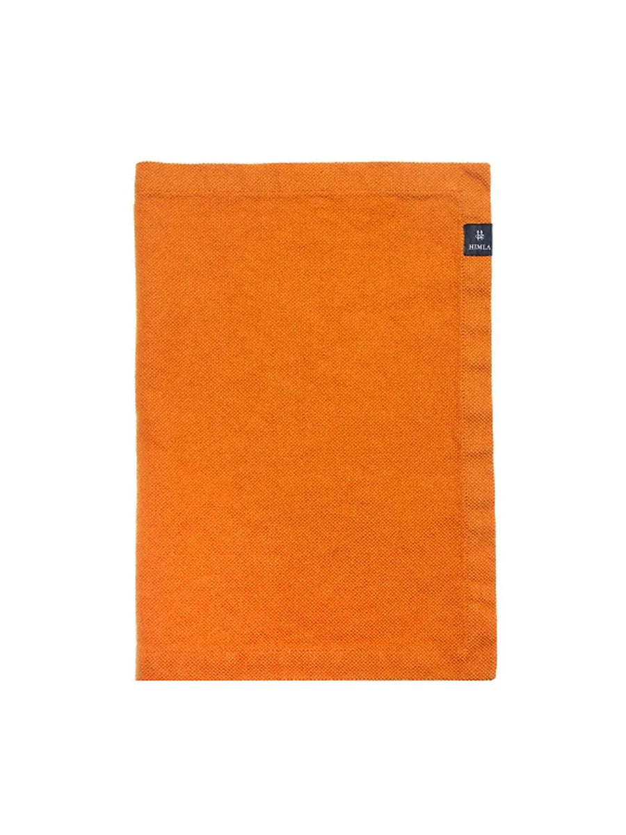 Bordstablett Weekday från Himla i färgen bitter orange