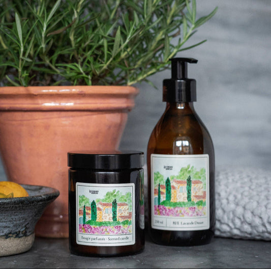 Lavendelfält ljus och tvål