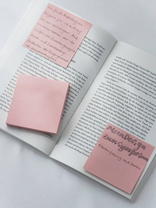 Rosa klisterlapp från Ordinate i bok