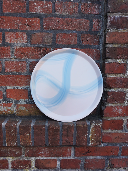 Bricka Jenilin Stucco mot tegelvägg