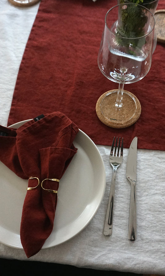 Dukning med linneservett sunshine från Himla's kollektion