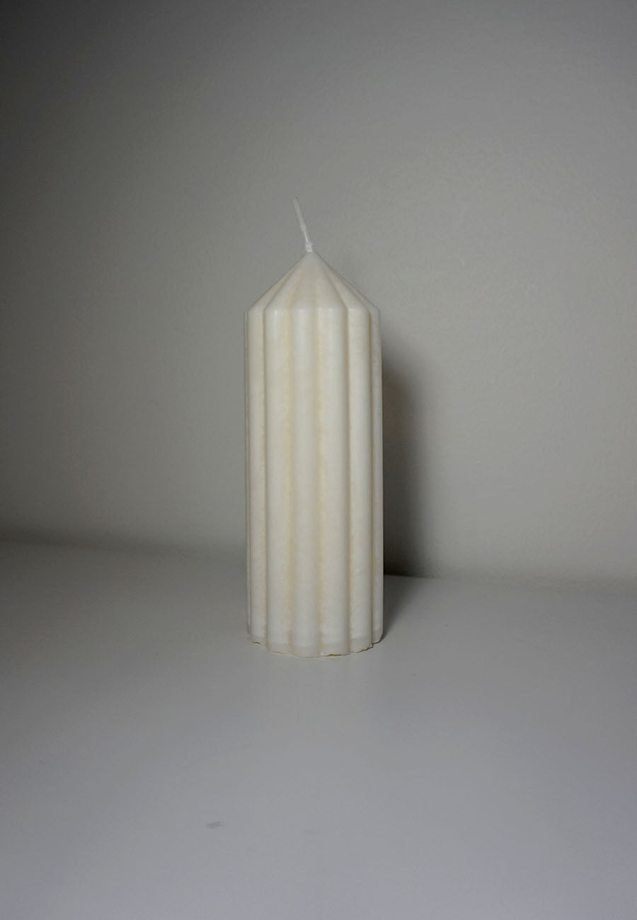 Dekorationsljus. vit pillar