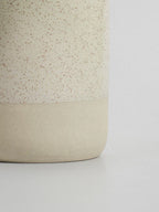 Detaljbild på keramik mugg från Ocactuu