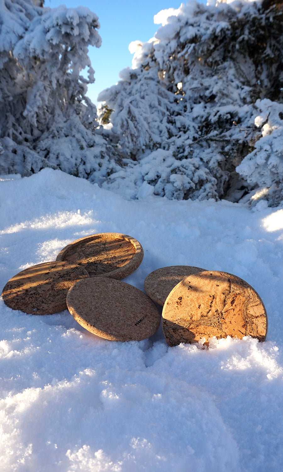 Glasunderlägg i kork utomhusbild snö