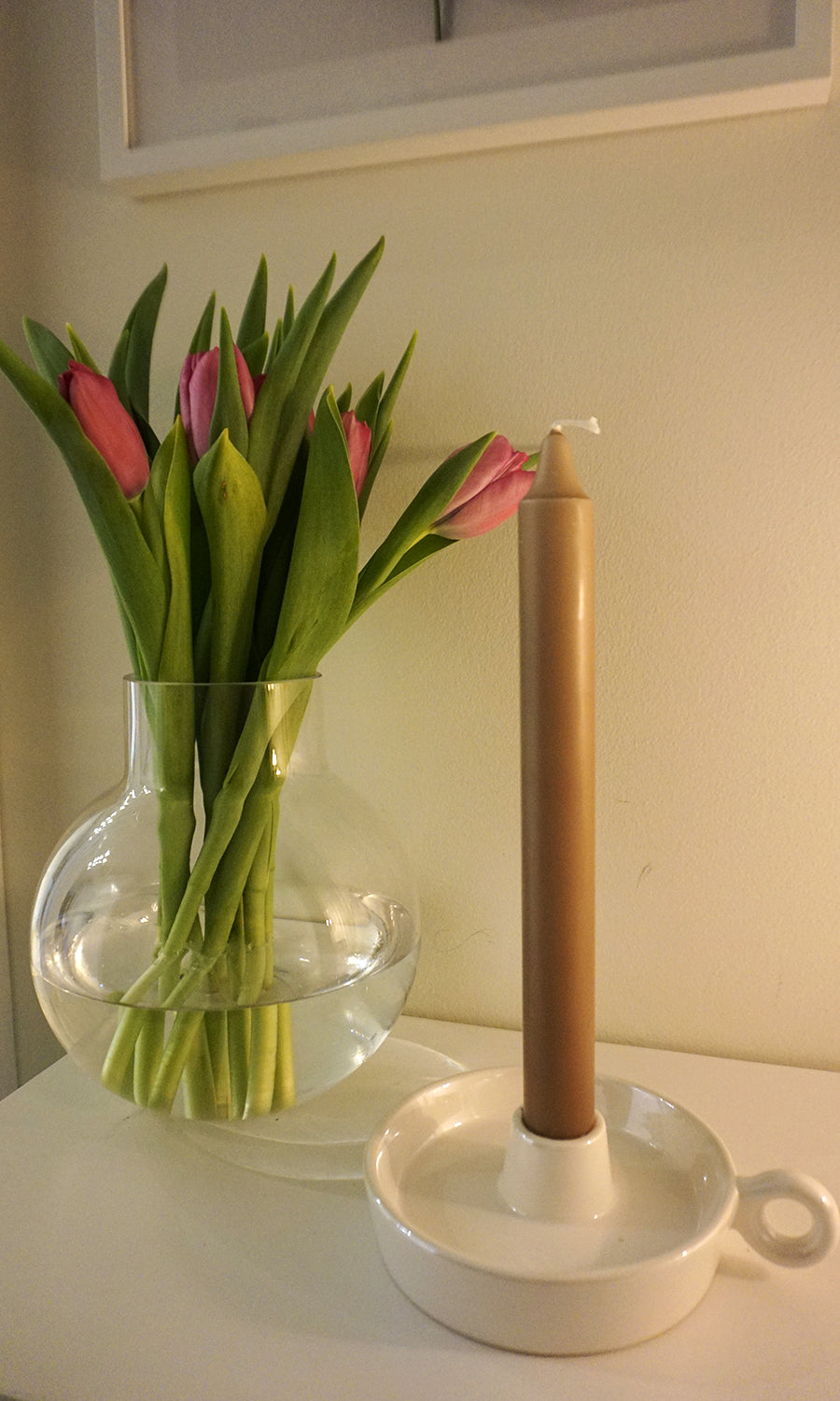 Darkbeige kronljus från Delsbo Candle